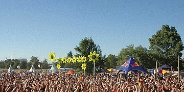 LOVE FAMILY PARK 2023 - Service Hotline