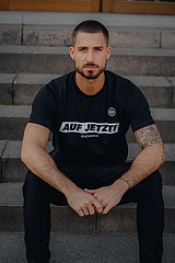 AUF JETZT-Shirts von Eintracht Frankfurt kaufen und Gutes tun