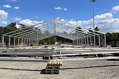 Countdown zum Frankfurter Oktoberfest 2022: Zeltaufbau läuft, Eintrittskarten werden knapp