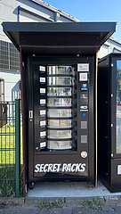 Neu in Frankfurt: Der erste 'Secret Packs'- Automat ist da