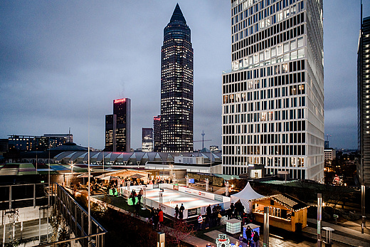 Skyline Winterzauber - Die höchste Eisbahn Deutschlands im Skyline Plaza