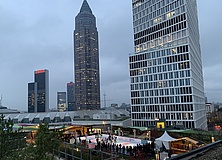 Winterzauber 'Rauf aufs Eis' – Deutschlands höchste Eisbahn in Frankfurt eröffnet