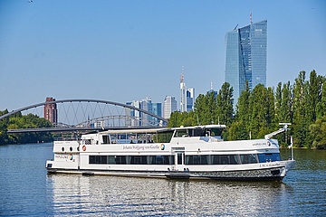 Relaxed on the Main - Primus-Linie is sailing again